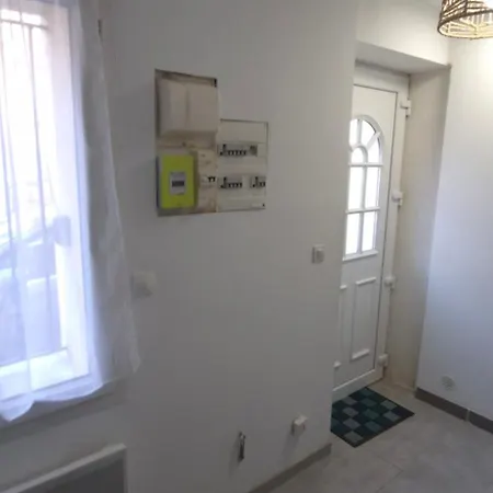 Le Cocon De Garons, Centre & Aeroport Apartment *